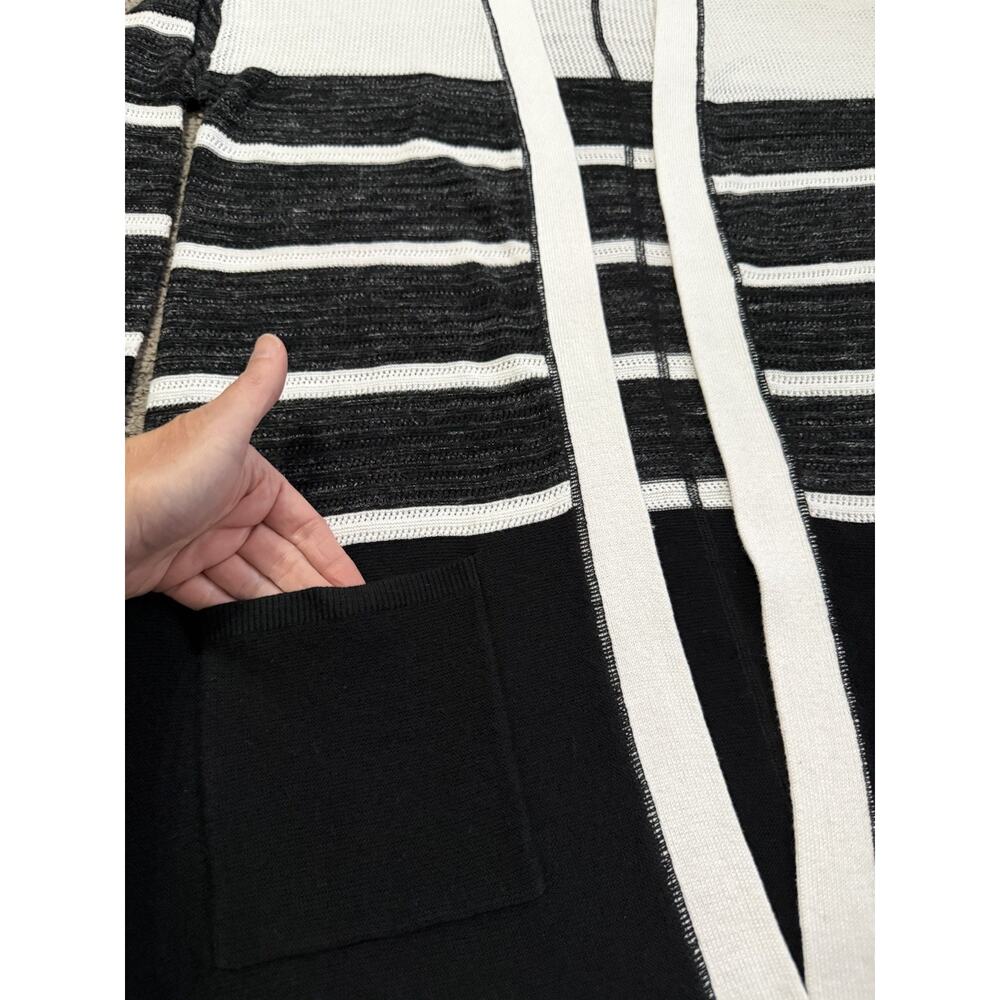 T By Talbots Open Weave Mesh Black And White Card… - image 3